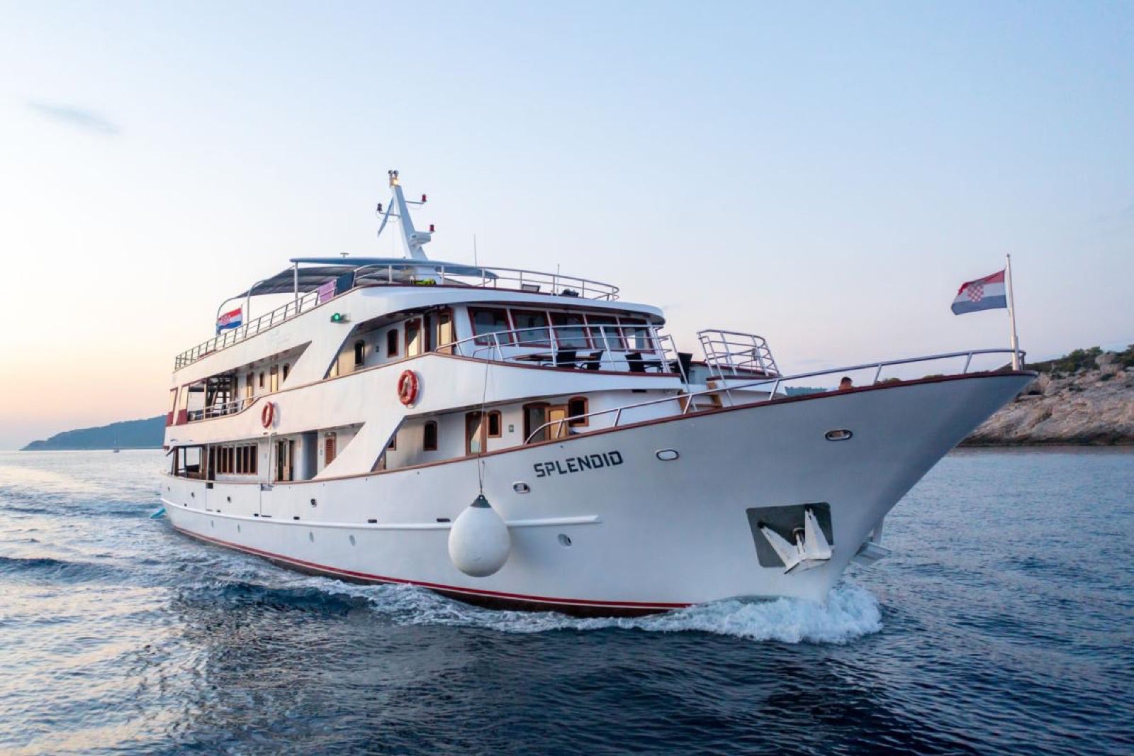 MS Splendid — 3